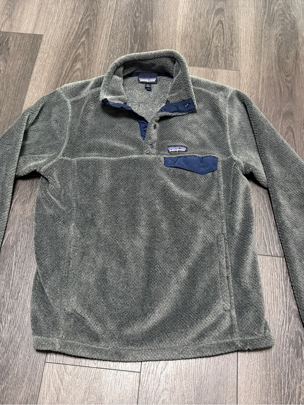 Patagonia Men’s Medium fleece Grey 1/4zip pullover with snaps